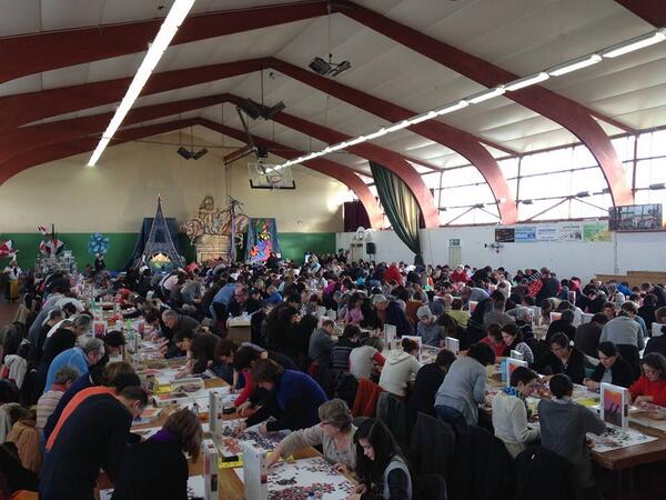 Grand concours de Puzzles du Pallet (44) : 350 équipes, 700 personnes, avec Planet'Puzzles et La Banque Humanitaire