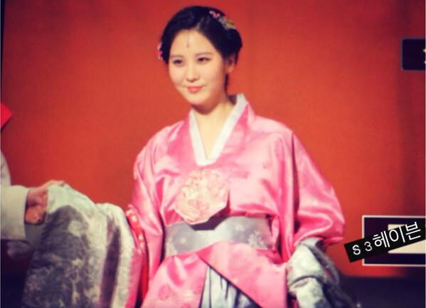 [OTHER][04-12-2013]Hình ảnh mới nhất từ vở nhạc kịch "The moon that embraces the sun" của SeoHyun - Page 2 Begw0I-CMAE474q