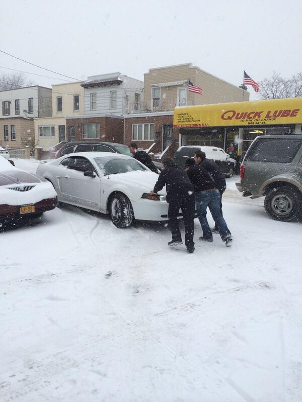 __sjd's tweet image. I love my Chevy crew. ❤️ #mustangproblems #stang #fuckthesnow #giddyup #guessimnotgoinganywhere 😂