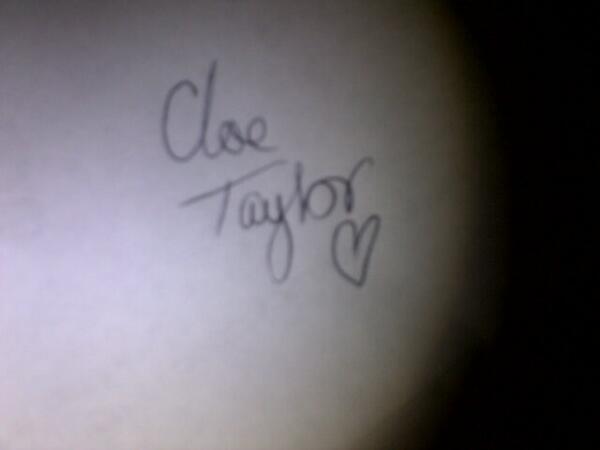 5thsummer's tweet photo. My signature read it and weep cunts haha- cloe xx http://t.co/uDG0SgpbLT