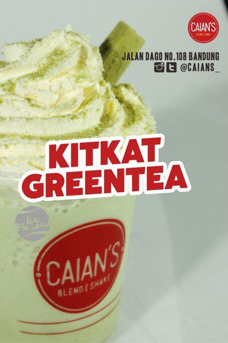 Kuliner_Bandung's tweet photo. Doyan Green Tea? Cobain @CAIANS_ KitKat Greentea yg di blend menjadi Minuman &amp; Ada Crumble KitKat-nya! Syegeer http://t.co/wjdtNqfJ9I
