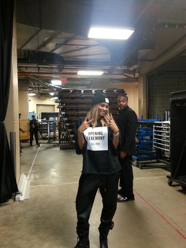 envisionbmg's tweet photo. @ItsCSquadBitch Here it is - the picture of @ciara http://t.co/ZWYliYfEhA