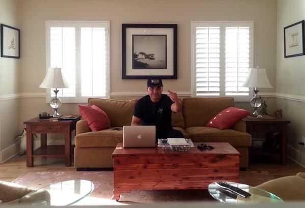 boxingphotos's tweet photo. Wetback life .. #nopapers #teamwetback #hiredme #nojob @nolicense #mexicano #salazar #office http://t.co/KAdgKE9R5o