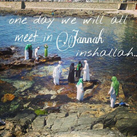 Zahraa_Ay's tweet photo. @NiQaaBiTi @RaeesahFelander @YuNeedToSmile :) http://t.co/6vIbgPOpV2