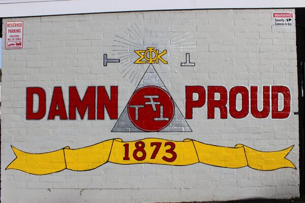 USCPhiSig's tweet photo. Over the weekend, three OD @phisigmakappa Brothers painted a mural, now proudly displayed on our house. #DamnProud http://t.co/WXq960g4i6
