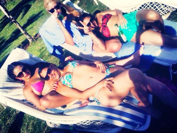 👭👙🏊🍻bellas