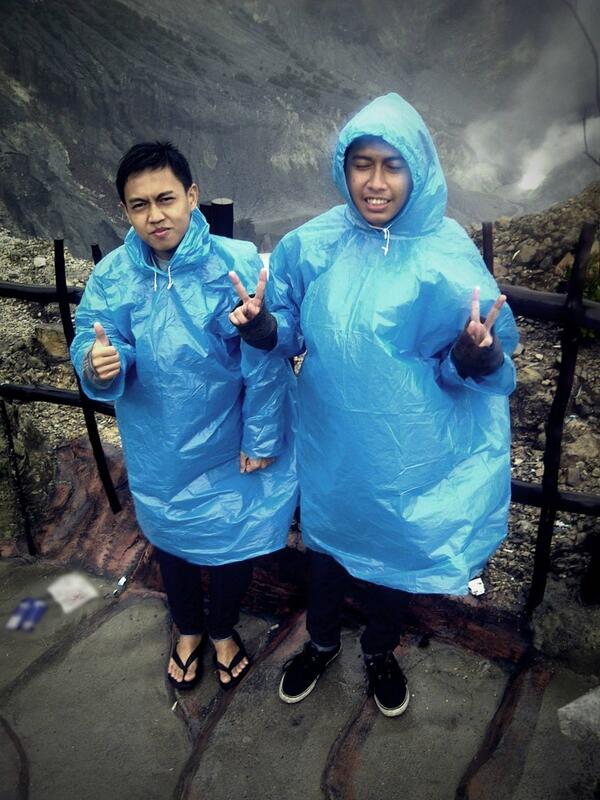 wisnutimbul's tweet photo. Merasakan dinginnya udara di GN.TANGKUBAN PARAHU @MuamarAldo @nabatulkhasan http://t.co/XskiBuB76L