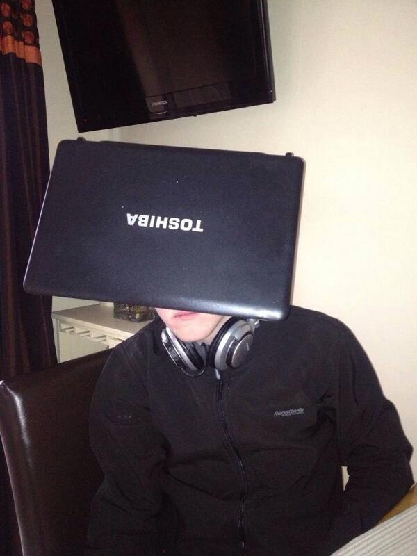ThingsOnMyHead0's tweet photo. Laptop http://t.co/wSXLPCgSt6