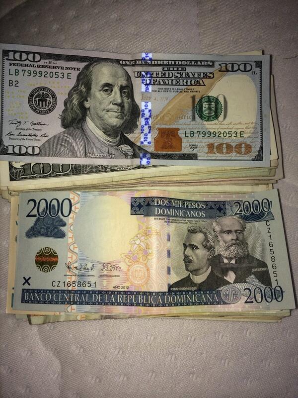 jiggajuice1000's tweet photo. Money stacked up like Pablo.. Peso after Peso! #yblife #2LS #MoneyGang http://t.co/t4EZ6A59ys
