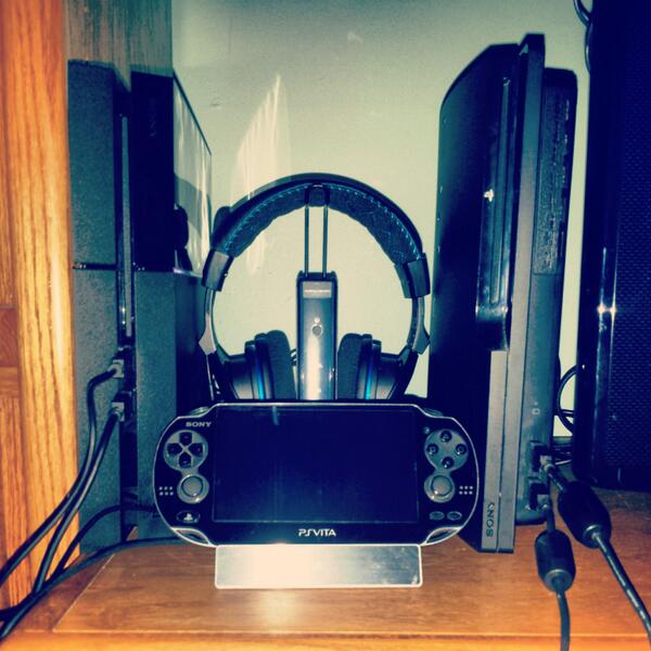 TurtleBeach's tweet photo. Love it! RT @stevenala: @turtlebeach like my setup? #TeamPlaystation #TeamTurtleBeach #PX51 http://t.co/fuleChXyvX