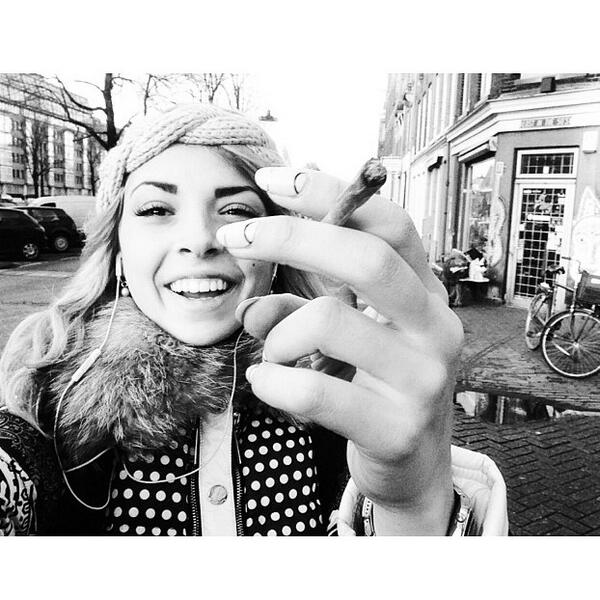 MarijuanaModels's tweet image. ♡☮ [@kisasarta] Featured Model on TheMarijuanaModels.com #MarijuanaModels #KUSHCommon