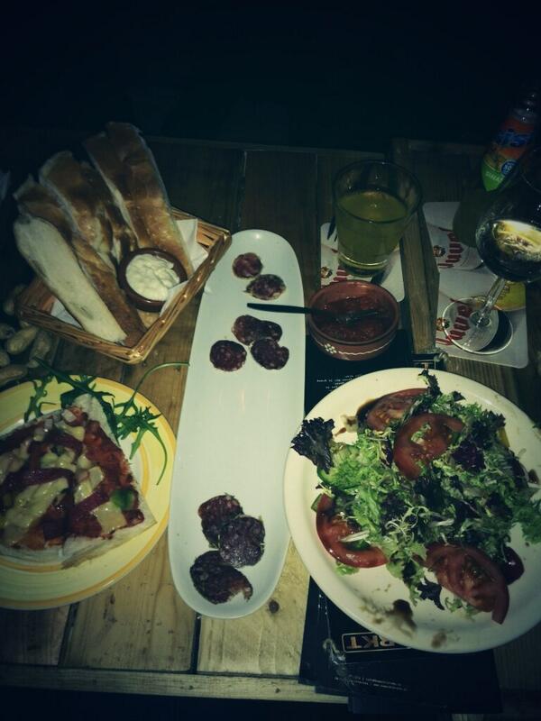 Annemarii3's tweet photo. Lekker tapas eten met vriendinnetjes! http://t.co/00YvBU1Tcv