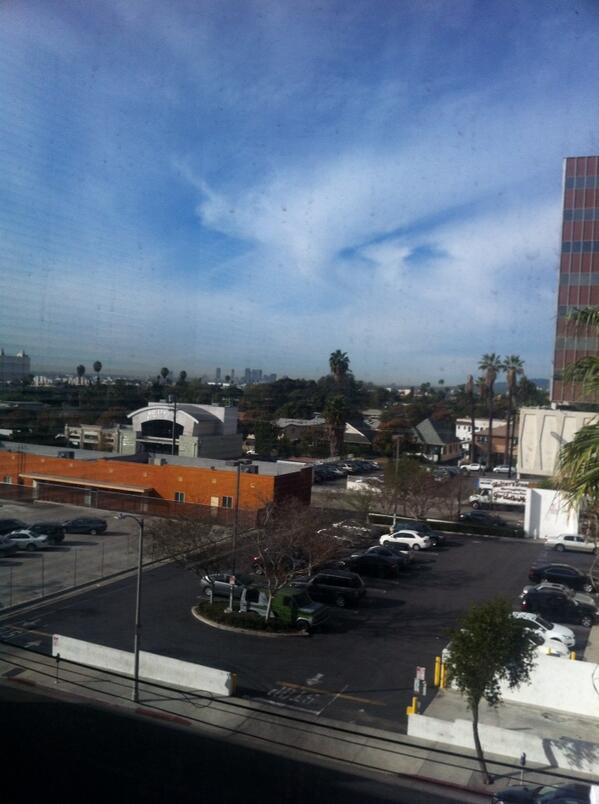 nischelleturner's tweet photo. @ChrisCuomo don't be mad... #sunpocalypse #lahaze #otherendofthevortex http://t.co/Y7XrJ1iVwU