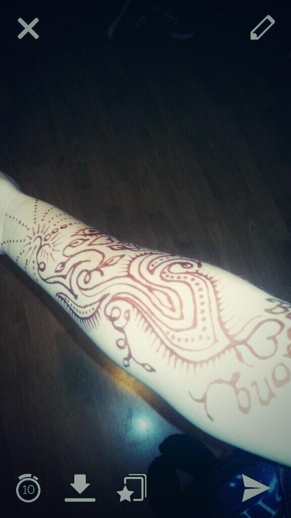 nahtalie_kusjes's tweet image. Henna