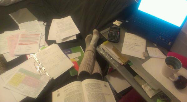 Greener007's tweet image. Mazs radošais haoss, kā jau pirms eksāmena pienākās...