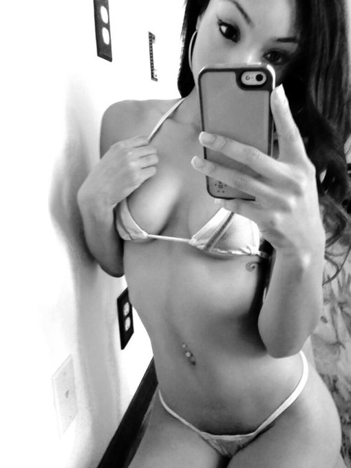 I'm Live! Come visit me on http://t.co/BH2JcaCTUH http://t.co/1jIpMMYXm0<a href="/tag/mfc"class="tags"><span>#mfc</span></a>