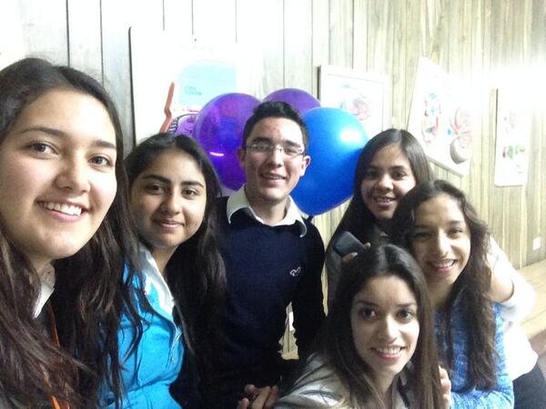 LorenaEspinosaM's tweet photo. Tengo los mejores amigos del mundo 😊 Love u all @CrlosTlmnte23 @MeliCamachoP @CelinaOchoaG @YariUrias thanx http://t.co/D1kUEAd3dk