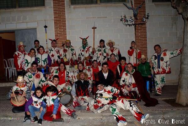 DiablesRiudoms's tweet image. Fotografia de grup del nostre primer correfoc del 2014, a #Puigdelfí el passat diumenge. #DiablesRiudoms2014