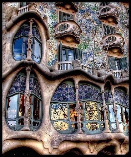 Uno de los mejores arquitectos de siempre, la obra de Antoni Gaudí en España!