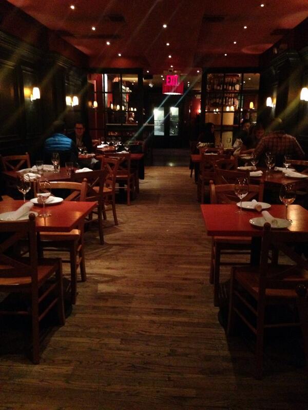 deblasiosnyc's tweet photo. Otto—Otto!—is totally empty #deblasiosnewyork http://t.co/zk2lDbjjSt