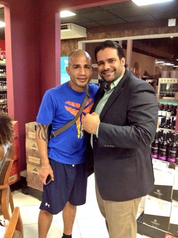 aperezmlo's tweet photo. @RealMiguelCotto  muy agradecido por la foto. Arriba Champ. http://t.co/lbQgK5qjRp