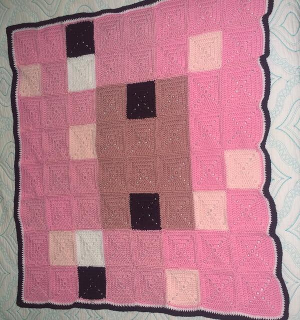 DesignsByNay's tweet photo. Minecraft pig lapghan. http://t.co/RIvHtA31MD