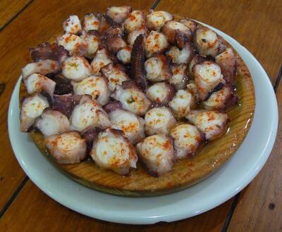 SpanishNight's tweet photo. (2)Pulpo a la Gallega(Galician Octopus).The octopus is boiled and garnished with paprika, rock salt and olive oil. http://t.co/jG6z5poYyZ