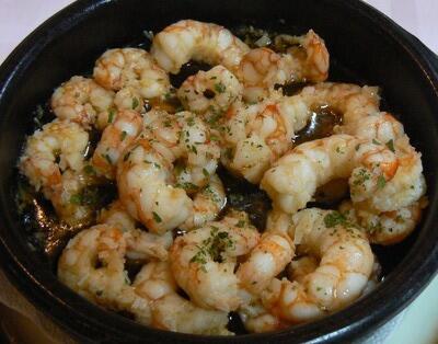 SpanishNight's tweet photo. (3)Gambas Ajillo (Garlic Prawns).Delicious large prawns, cooked in olive oil with garlic and spicy chili flakes. http://t.co/ckANjRqkoX
