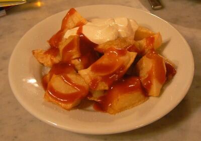 SpanishNight's tweet photo. (10)Patatas Bravas (Fried Potatoes in Spicy Sauce).About as spicy as Spanish food can get! http://t.co/Cynnpqoy75