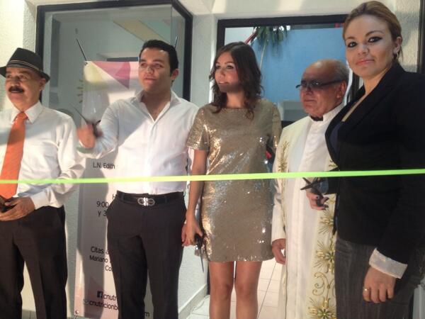 PaolaGarateV's tweet photo. Acompañando a la L.N.Edith Coronel en la inauguración del centro d nutrición y bienestar #vivesano #comesano http://t.co/pyBpe4Ukp1