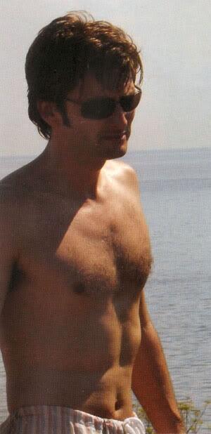 Tennanttt's tweet photo. I'm wearing sunglasses. http://t.co/MkkO5k3YE3