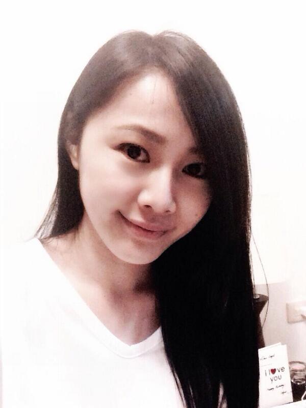 YinaHsu's tweet photo. back to black hair <3 <3 <3 http://t.co/AWpLCMeFIh