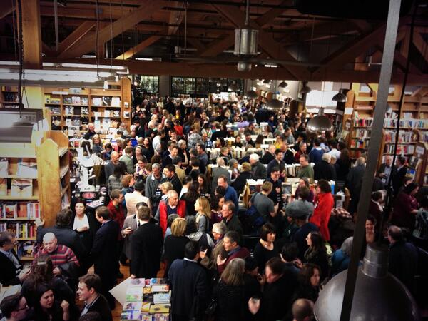 OblongBooks's tweet image. This is what 500 booksellers looks like. #wi9