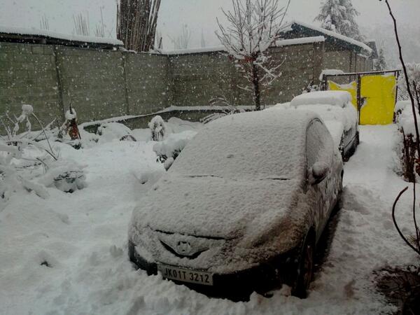 Imskhshd's tweet photo. Snow http://t.co/59GmT6lUZ6