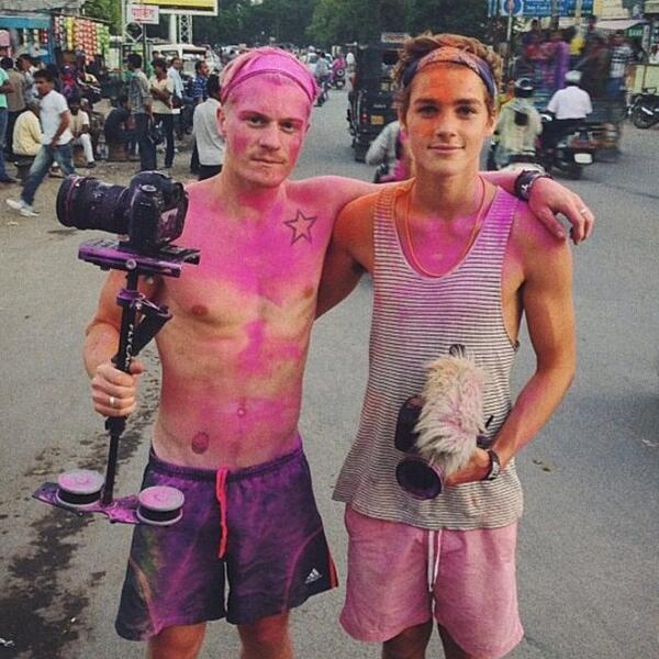HcaxOfAll's tweet photo. Here's a test. Is this me or my brother? 😏 http://t.co/spMJm26Mor