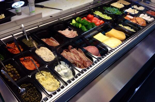 Elke dag vers! 
Kies uw 'special' of stel uw eigen broodje samen.
#HeerlijkGenieten bij@BakerstreetNL