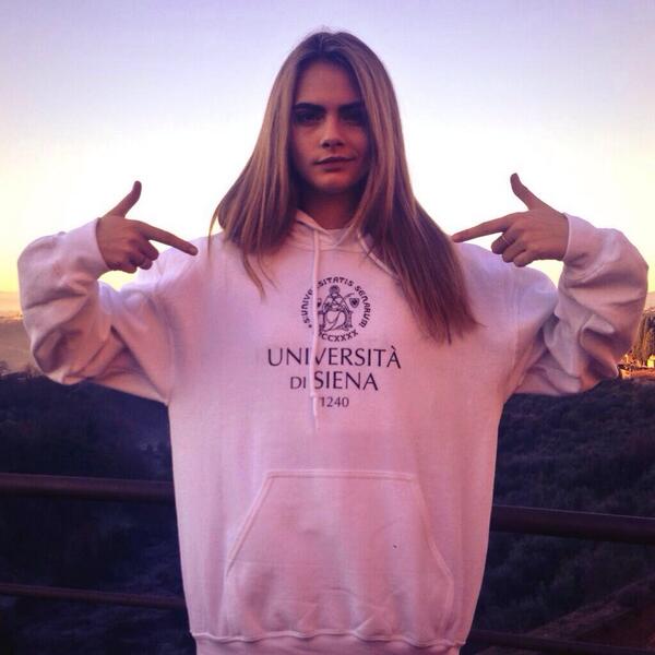 BeatriceSuper's tweet photo. #caradelevigne #Siena #hair http://t.co/ymV77qiFhM