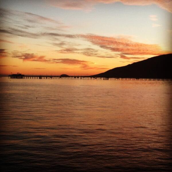 kgclose's tweet photo. Sunset at the beach http://t.co/rwvSS4MCwy