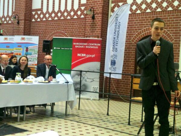 KaMichalowska's tweet image. Szalony student opowiada o budowie symulatoru lotu #PG #simle