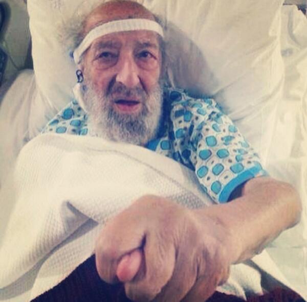 nedenttoldu's tweet photo. Ara Güler, öldüğüne ilişkin dedikodulara cevap verdi. http://t.co/Jr29GJneT1