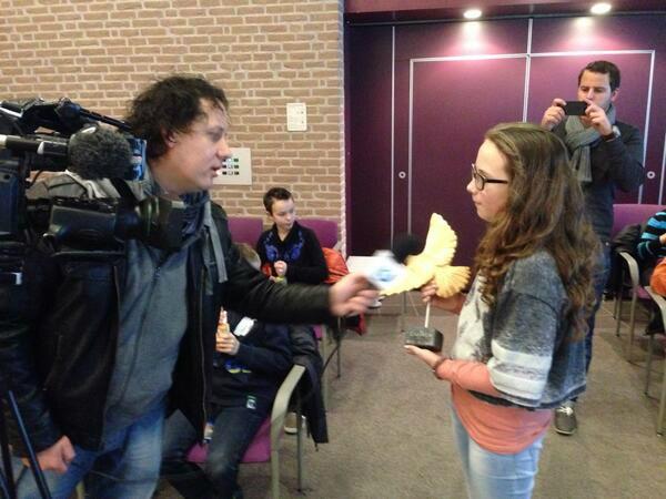Nicole Berentsen van de Bernadetteschool in Loo wint de ontwerpwedstrijd van het IJsbeeldenfestival 200 jaar Duiven.