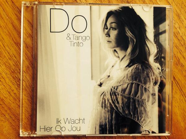 ThisisDo's tweet photo. Op wie wacht jij? RT en maak kans op 1 van de 5 singles 'Ik wacht hier op jou'! X http://t.co/p0DnR85Yai