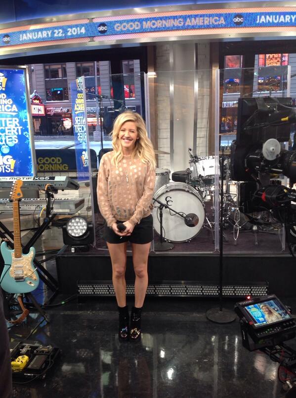 elliegoulding's tweet photo. Look how damn happy I am! RT @GMA: Coming up this morning: @elliegoulding heats up our Winter Concert stage! http://t.co/DSiZ3Hjwur