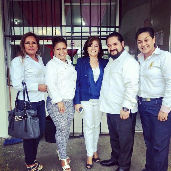 nayo_rb's tweet photo. Presentación de la nueva directora unidad coscomatepec junto con el director general de ICATVER @ICATVERDG http://t.co/NqFHJ7lOBM