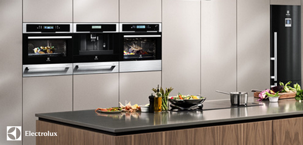 ElectroluxGroup's tweet photo. The perfect combination of humidity &amp; hot air at the touch of a button for the perfect roast thanks to #CrispSteam http://t.co/9pp1PZsbUY