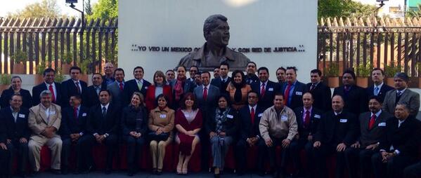 PRI_Nacional's tweet photo. @CCQ_PRI se reunió con las dirigencias estatales del @MT_Nacional, #RumboALaAsambleaMT se firmó la convocatoria. http://t.co/K20QTHpuJj