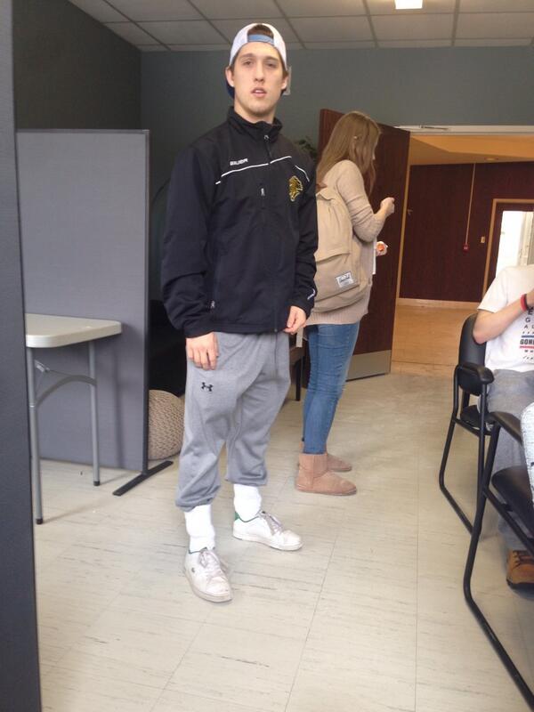 .@Macker_76 's first slow dance was in grade 7 to Far Away by Nickelback #socktuck #tom
