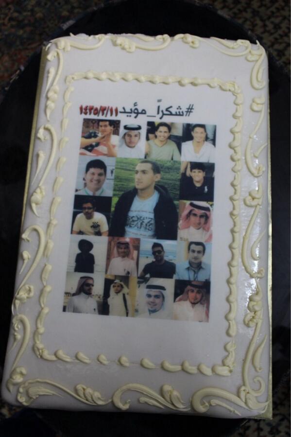 وفي لمحة جميلة كرّم الطلاب زميلهم الطالب 
مؤيد مهدي 
وذلك تقديراً لجهوده الكبيرة وتعاونه الرائع مع طلاب دفعته ..