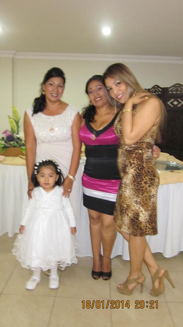 gkcamacho's tweet photo. a very important fact "Bautizo Aileen Ginelle" http://t.co/BquxM08hwr
