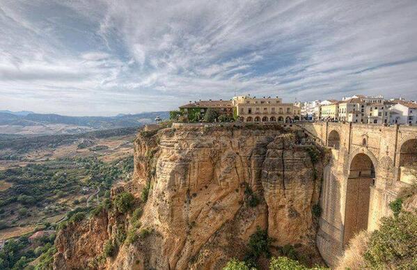 _Paisajes_'s tweet photo. Ronda, Málaga: al borde del precipicio. http://t.co/QELr6yZNWU